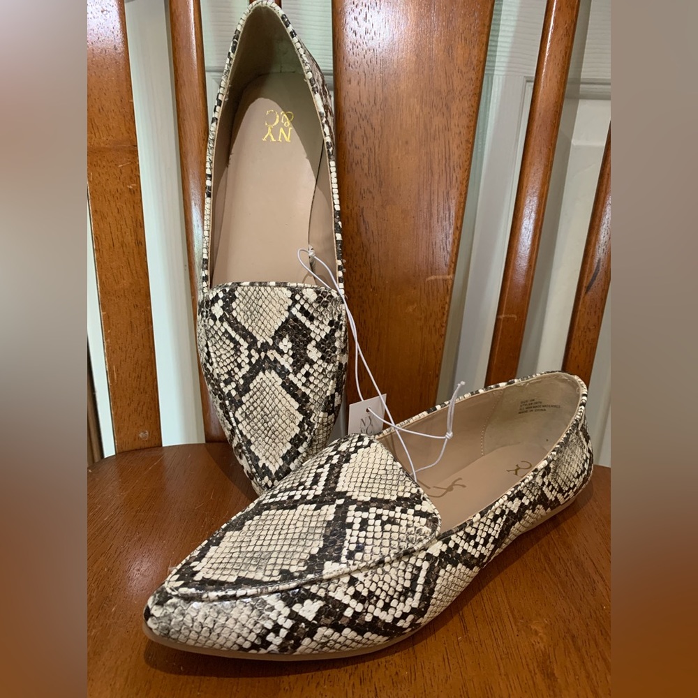 Size 8 snakeskin flats from New York and Company